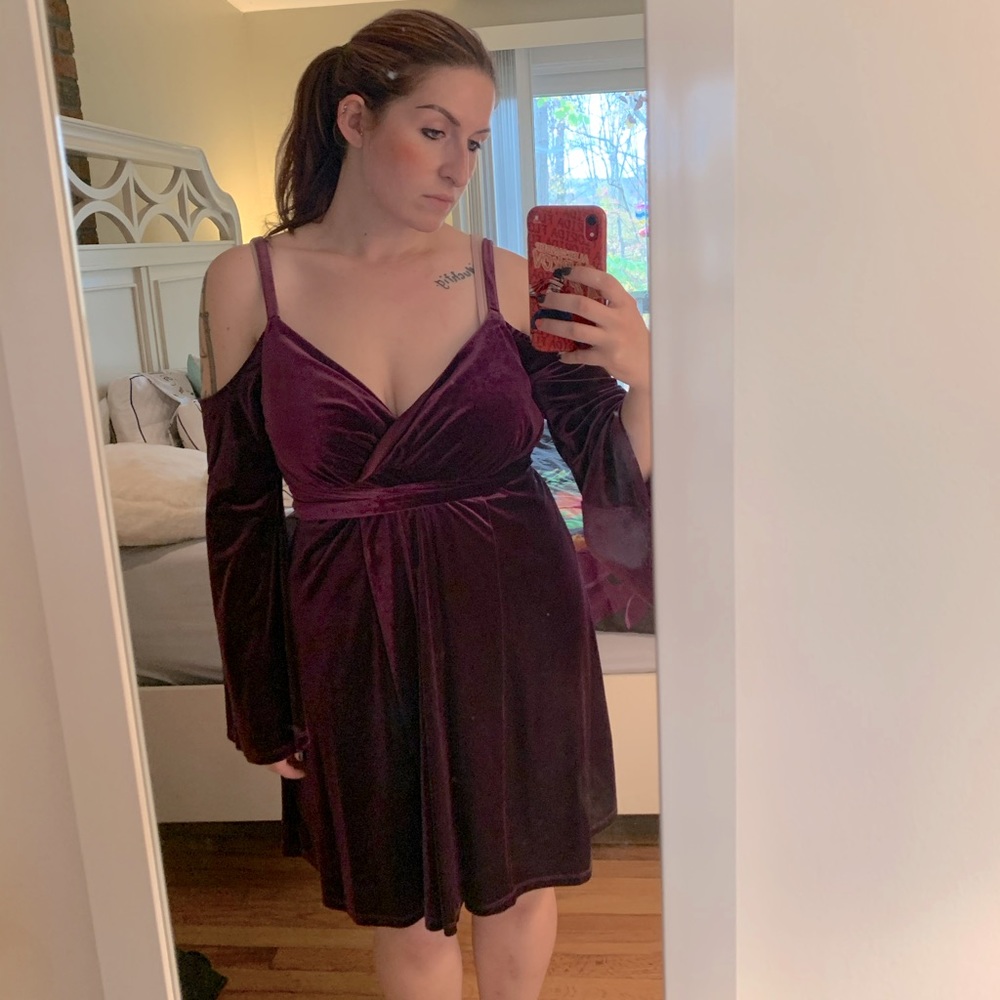 Cold shoulder velvet dress